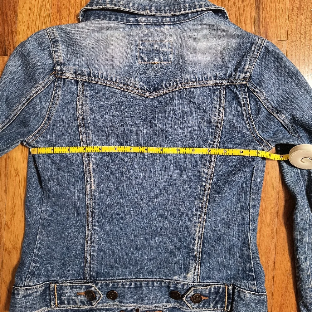 Abercrombie Vintage distressed blue jean denim jacket, size junior large - Picture 9 of 10